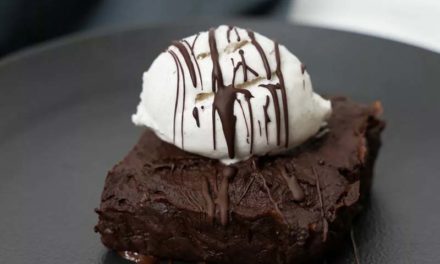 Brownie con helado de Abbot Kinney’s, el postre más exquisito del verano.