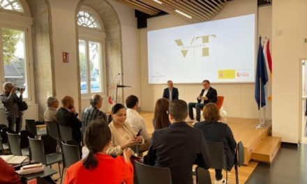 Roberto Verino, presentó en el Consorcio de la Zona Franca de Vigo, algunas de las ideas de Víatextil