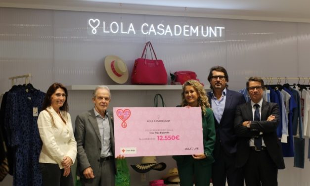 LOLA CASADEMUNT dona 12.550euros a Cruz Roja para ayudar a las personas refugiadasucranianas