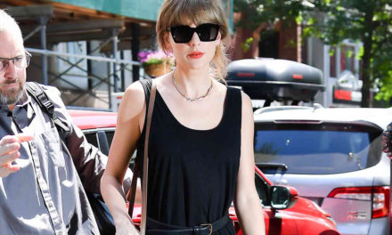 Taylor Swift apuesta por la tendencia de buckle sandals: las sandalias que querrás para la playa y el asfalto.