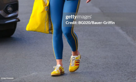 Olivia Wilde tiene las zapatillas que ya llevan las nórdicas (y ahora puedes copiar tú)