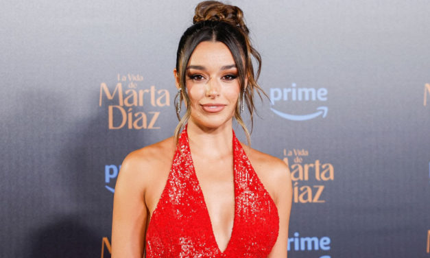 Maxi vestido rojo y joyas vintage, la combinación ganadora de la influencer Marta Díaz en su gran noche