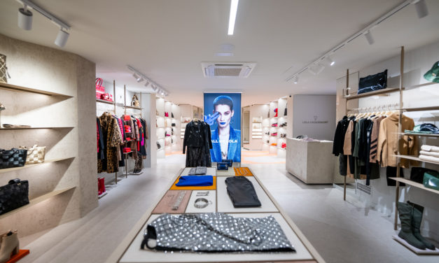 Siguiendo con su plan de expansión,  LOLA CASADEMUNT reabre su flagship store en  Barcelona