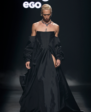 UNOde50 en el desfile ganador de Peter Sposito en Allianz EGO