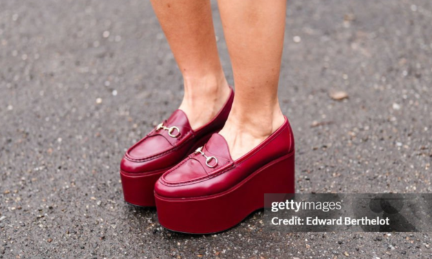 Manual de estilo para chicas petite o cómo llevar plataformas en pleno 2024