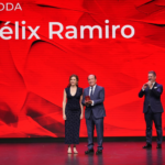 Félix Ramiro recibe el Premio de la Cultura de la Comunidad de Madrid en la categoría de moda