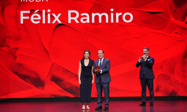 Félix Ramiro recibe el Premio de la Cultura de la Comunidad de Madrid en la categoría de moda