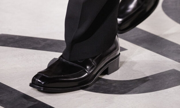 FENDI REDEFINE EL MOCASÍN MASCULINO PARA EL REGRESO A LA OFICINA