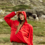 BESO SHOP TIENE EL CORTAVIENTOS ROJO QUE NECESITAS ESTA TEMPORADA