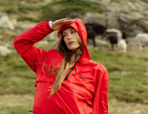 BESO SHOP TIENE EL CORTAVIENTOS ROJO QUE NECESITAS ESTA TEMPORADA